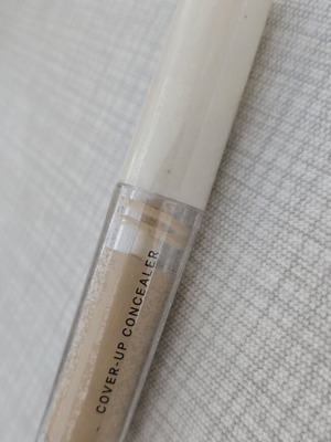 H&M Concealer new, sealed, color honeycomb
