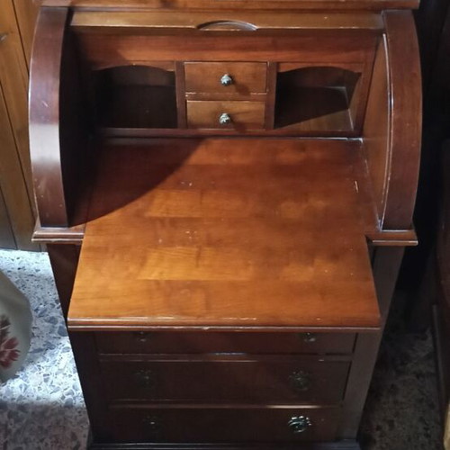 Walnut desk produced by Egglezakis like new