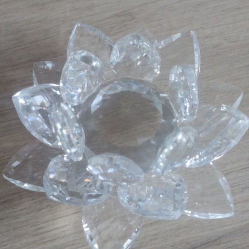 Glass decorative item in excellent condition