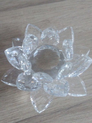 Glass decorative item in excellent condition