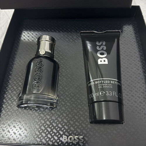 Boss Bottled Beyond gift set with Eau de Parfum 50 ml and shower gel new