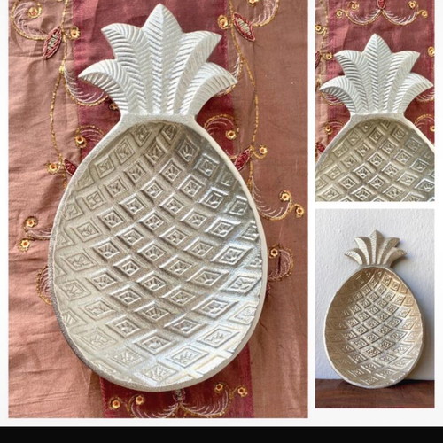 Pineapple-shaped table platters, new, large and small