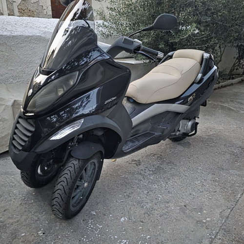 Piaggio MP3 250cc scooter