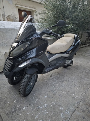 Piaggio MP3 250cc scooter