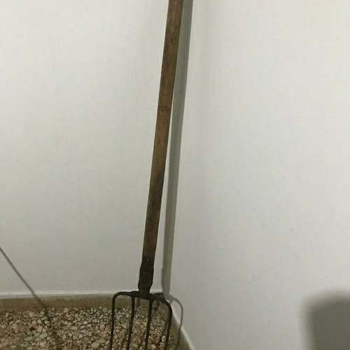Pitchfork garden tool