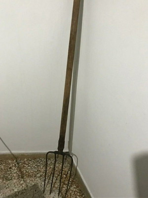 Pitchfork garden tool