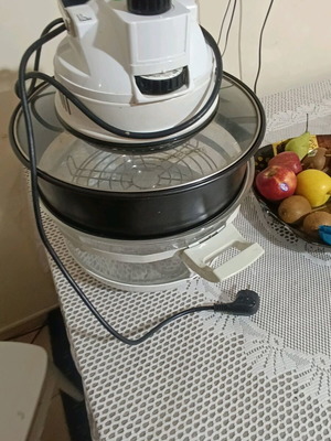Large air oven with grill and two racks like new