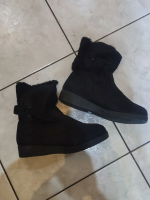 La Coquette ankle boots size 37 new with fur and velcro