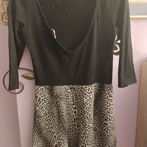 Simple dress size small like new, black with leopard