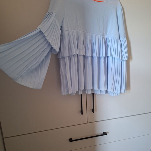 Bill Cost Medium Turquoise Blouse with Pleats on Sleeves and Hem Like New