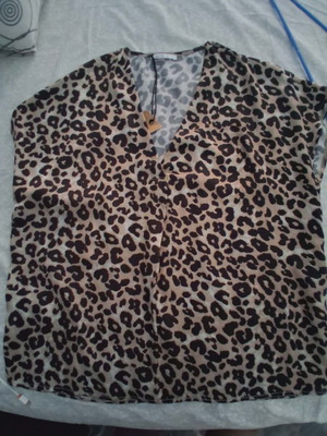 Leopard print short-sleeve shirt like new, size L