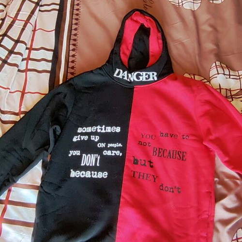 Men's sweatshirt like new, size XXL, black and red