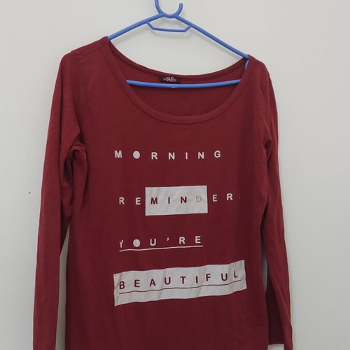 Reline women's long-sleeve blouse used, size S, red with small holes
