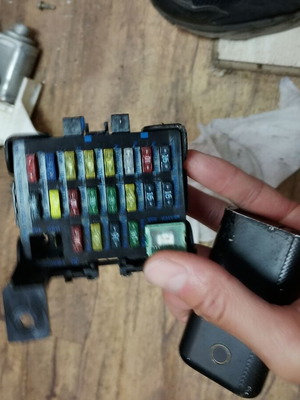 Fuse box Mazda Demio FB301418L used
