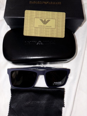 Γυαλιά ηλίου Emporio Armani, πολωμένα, σκούρο μπλε και μαύρα