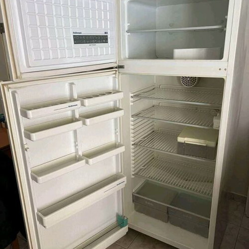 Pitsos refrigerator like new