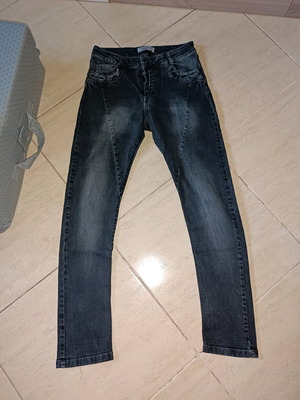 Attrattivo jeans used, size w28, in very good condition