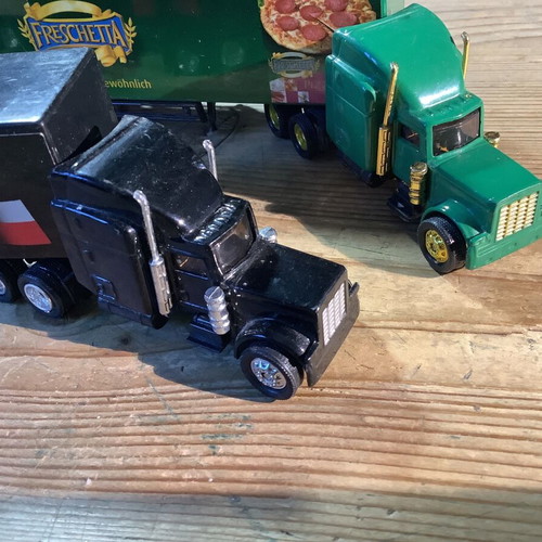 MACK trucks 1/87 like new, set of two