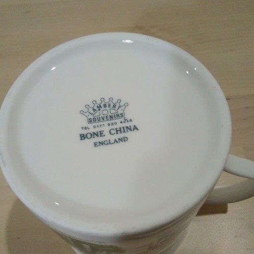 Porcelain mug collectible, like new, England design, regular size