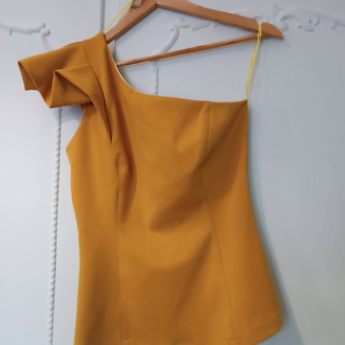 BSB One-Shoulder Mustard Ruffle Top Medium New