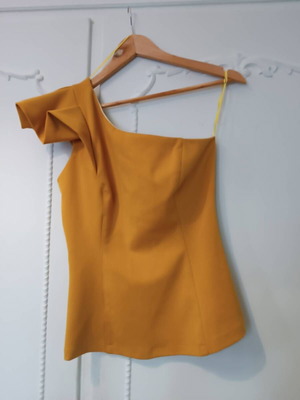 BSB One-Shoulder Mustard Ruffle Top Medium New