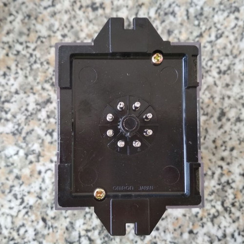 2 Omron ratchet relays with bases, coils 220V and 110V