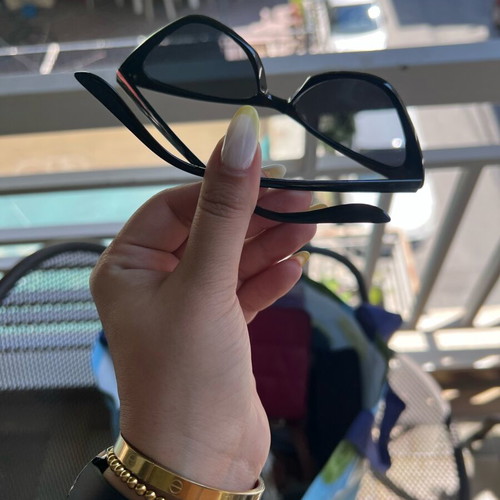 Cat Eye Y2K Sunglasses Like New, Black Frame