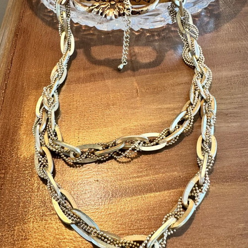 Vintage matte gold necklace like new