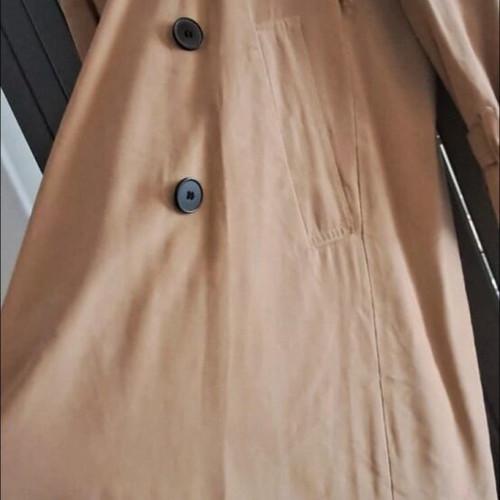 Zara beige trench coat like new, comfortable