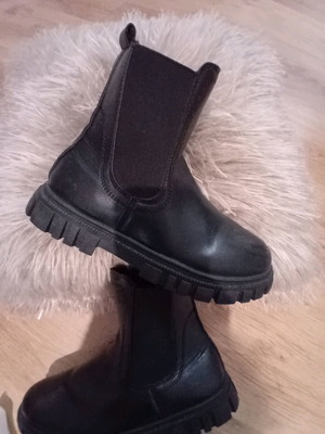 Black boots like new, size 40