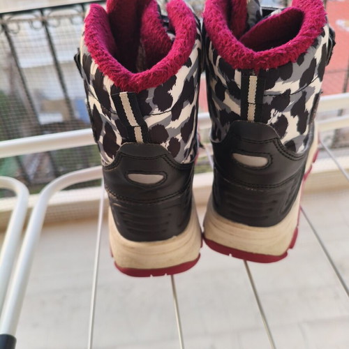 Pepperts Snow Boots Size 32 Like New, Black
