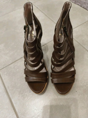 Vavoulas leather sandals like new, brown, size 37
