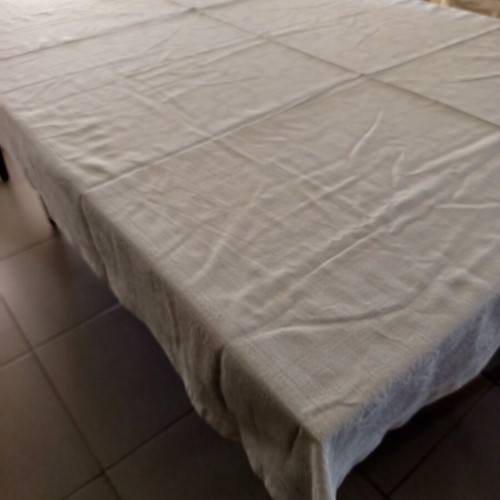 White tablecloth set with 12 large embroidered napkins like new