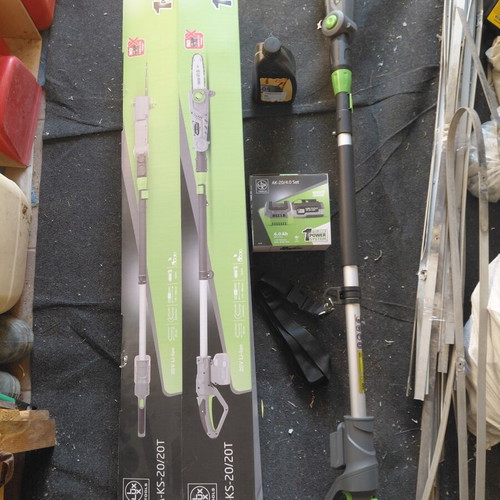 Lux Pole Saw new with 4Ah battery and 1L oil