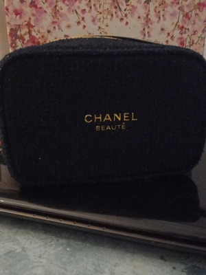 Chanel beauty bag καινούργιο, μαύρο και χρυσαφί