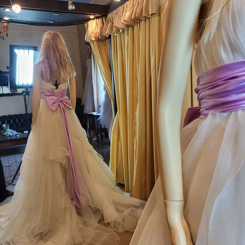 Wedding dress used white organza with lilac belt and bow