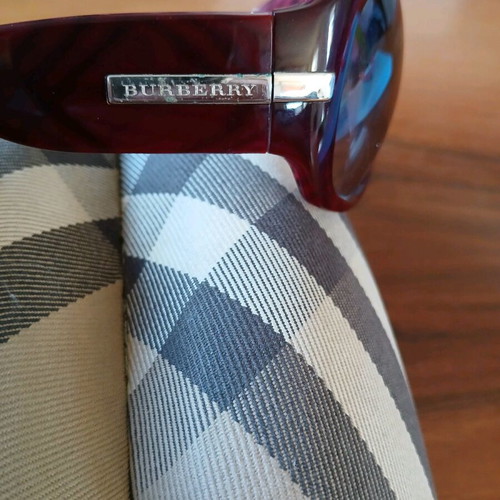 Burberry sunglasses used, acetate, burgundy color