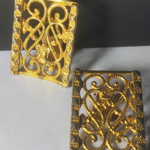 Angelique clip on earrings used, golden, vintage filigree style