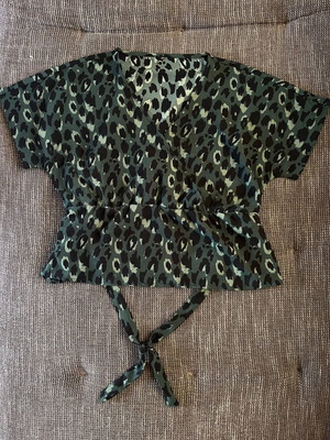 Leopard Print Women's Blouse with Belt size XL like new