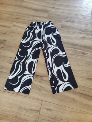 High-waisted wide-leg pants with abstract black and white print like new