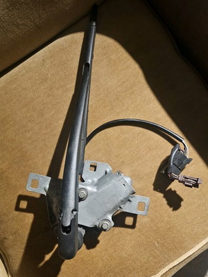 Peugeot 106 Rallye S1 rear wiper used with Valeo motor