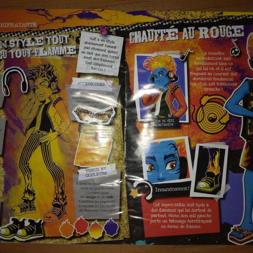 Monster High collection #18 Holt Hyde magazine with figure used
