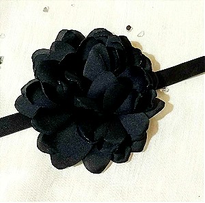 Μαύρο τσόκερ με μαύρο λουλούδι από οργάντζα