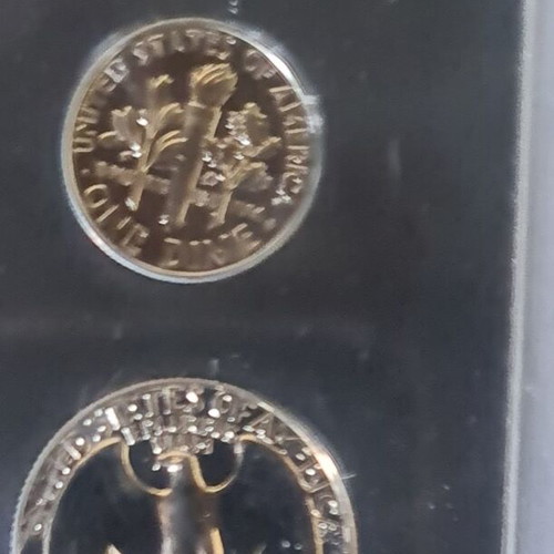 United States 1970 Proof coin set in stand case new