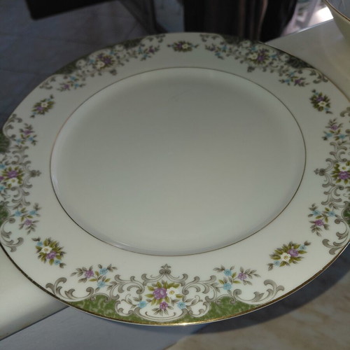 Bavaria Mimosa Porcelain Dinnerware Set like new