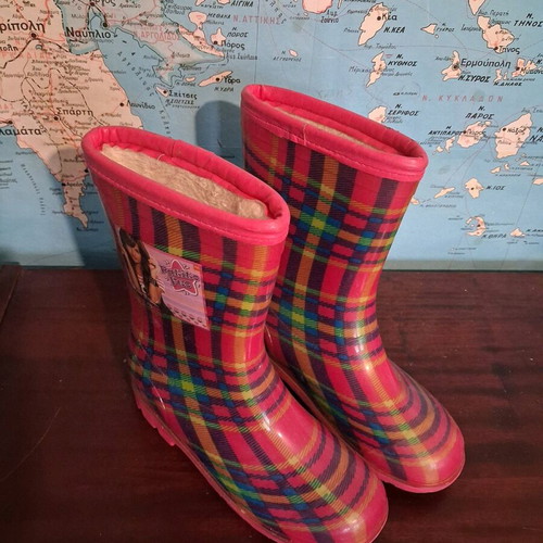 Children's boots with plaid pattern and warm lining, size 33 like new