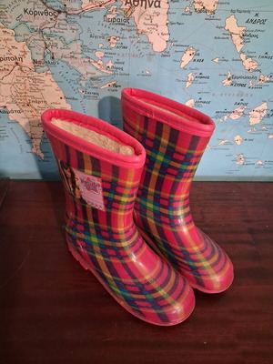 Children's boots with plaid pattern and warm lining, size 33 like new