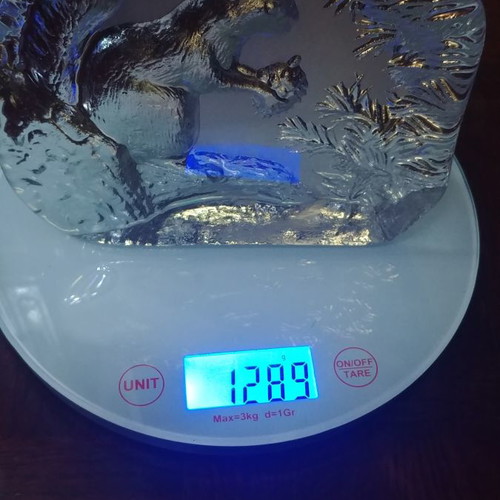 Royal Krona Mats Jonasson full lead crystal decorative paperweight like new