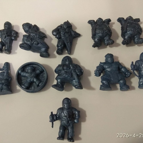 El Greco blue alien ninja figures like new, set of 12