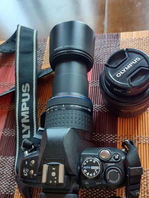 Olympus E420 DSLR camera like new with 2 lenses 17.5-45mm & 40-150mm telephoto